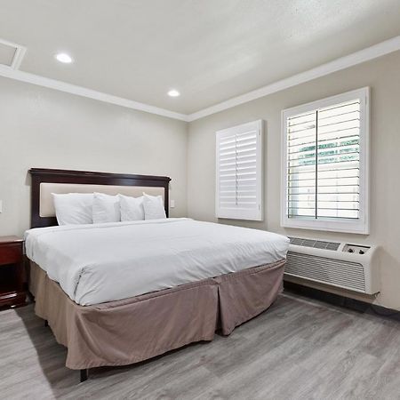 אל מונטה Le Blanc Inn & Suites מראה חיצוני תמונה