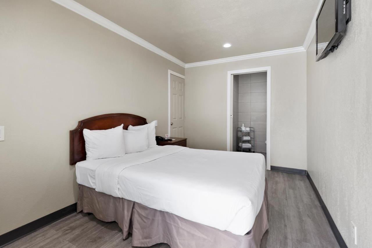 אל מונטה Le Blanc Inn & Suites מראה חיצוני תמונה
