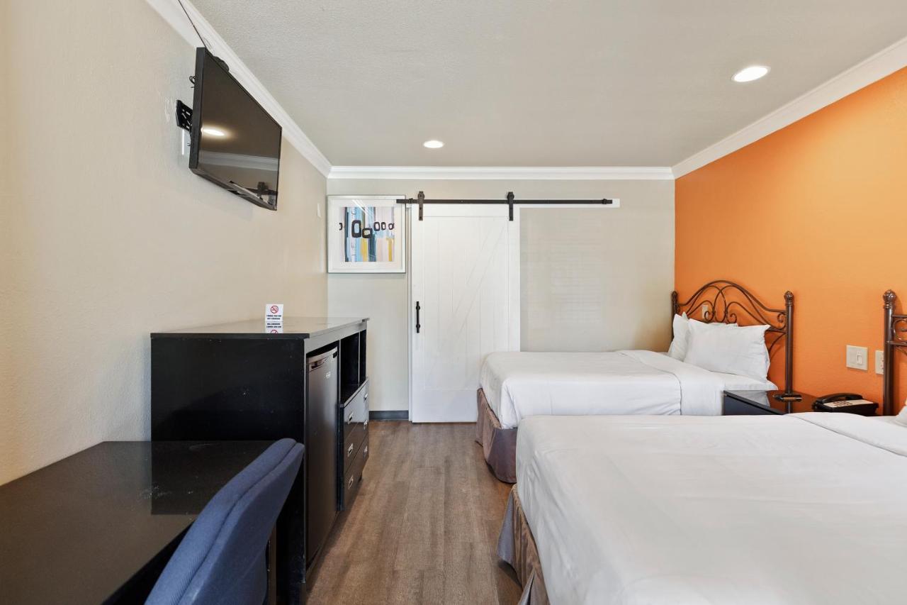 אל מונטה Le Blanc Inn & Suites מראה חיצוני תמונה