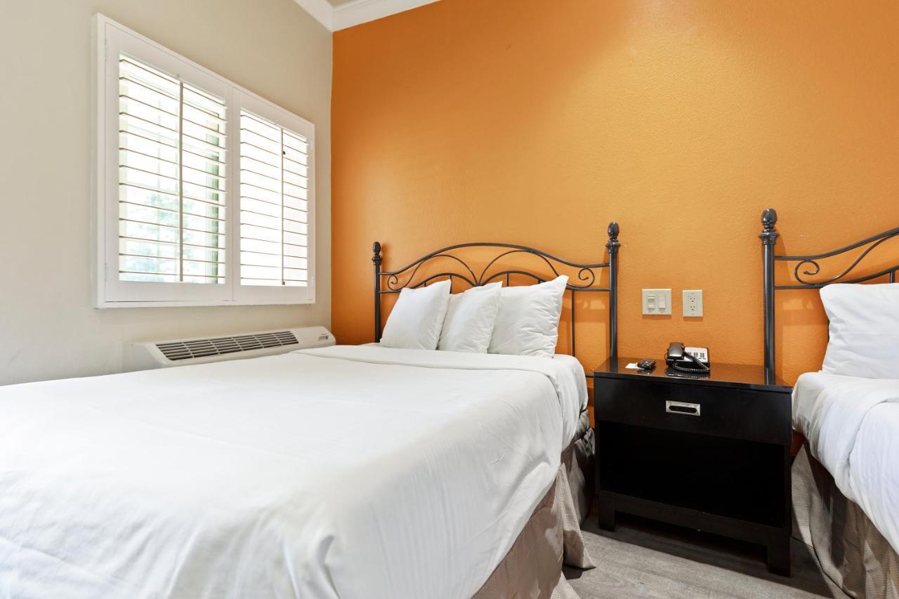 אל מונטה Le Blanc Inn & Suites מראה חיצוני תמונה