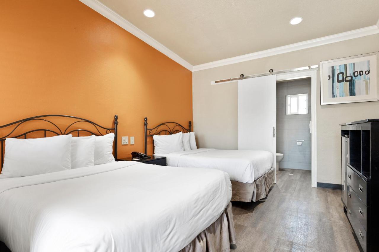 אל מונטה Le Blanc Inn & Suites מראה חיצוני תמונה
