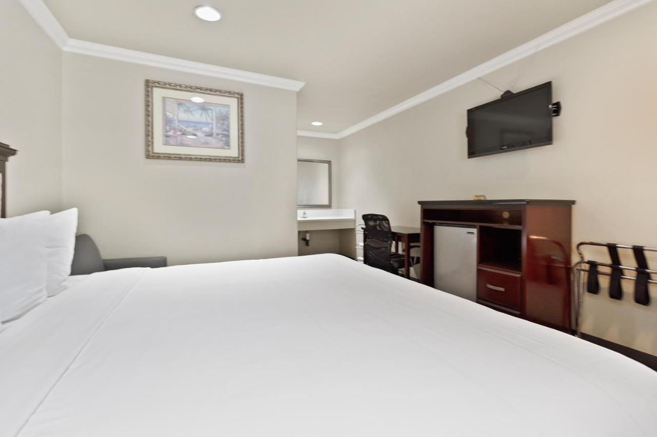 אל מונטה Le Blanc Inn & Suites מראה חיצוני תמונה
