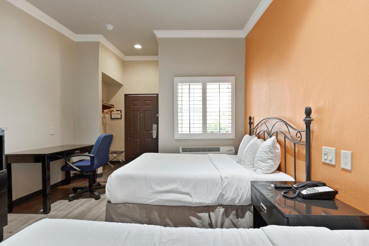 אל מונטה Le Blanc Inn & Suites מראה חיצוני תמונה