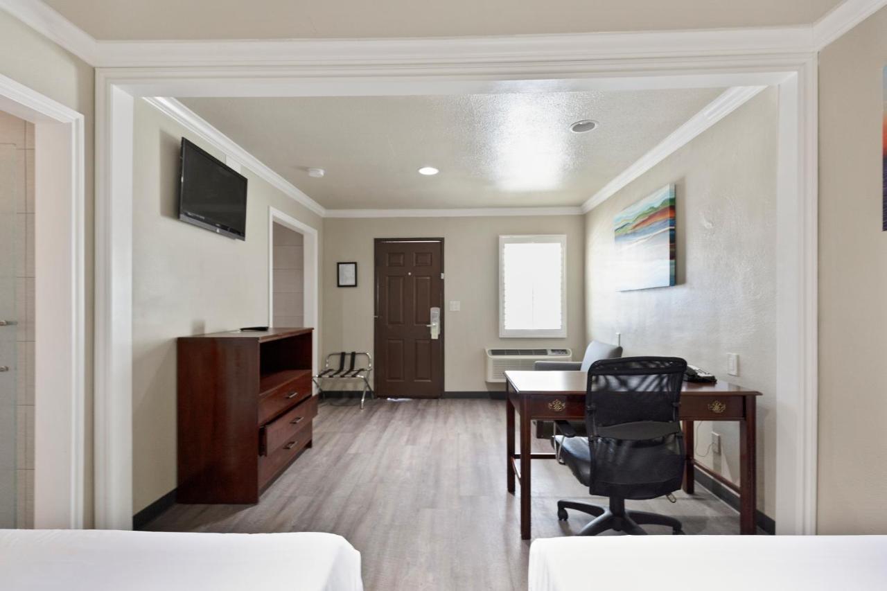 אל מונטה Le Blanc Inn & Suites מראה חיצוני תמונה
