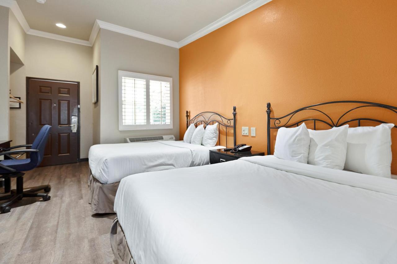 אל מונטה Le Blanc Inn & Suites מראה חיצוני תמונה