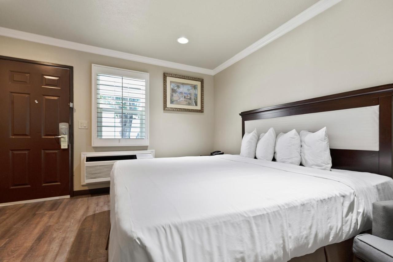 אל מונטה Le Blanc Inn & Suites מראה חיצוני תמונה