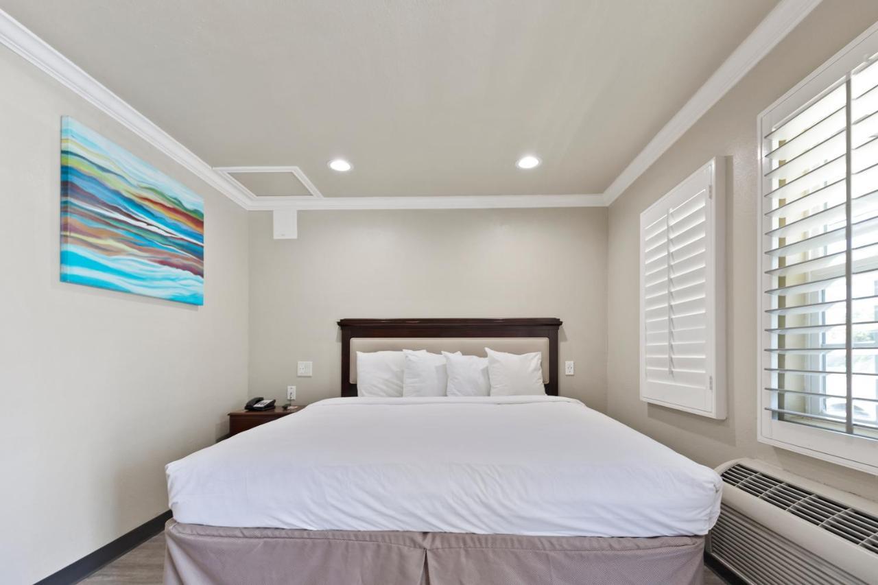 אל מונטה Le Blanc Inn & Suites מראה חיצוני תמונה