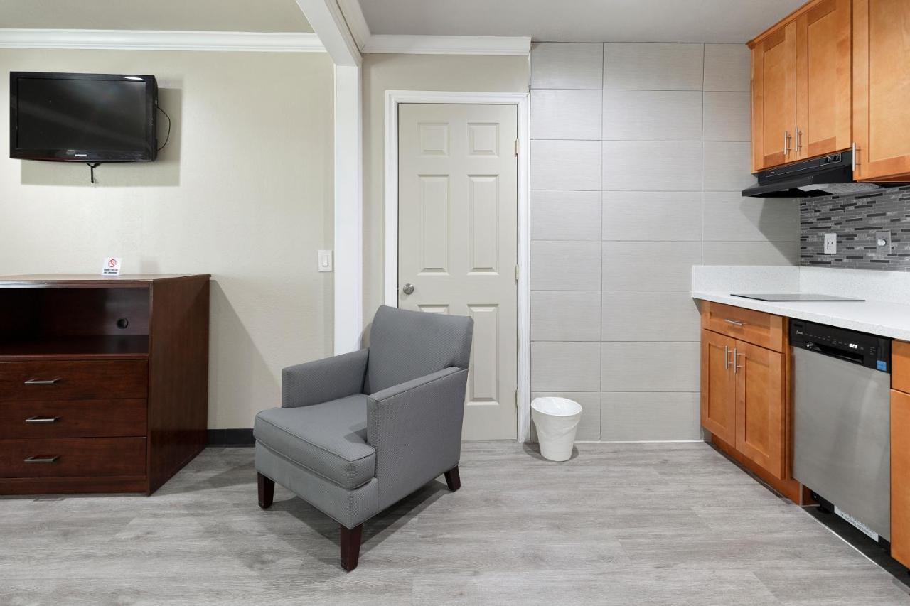 אל מונטה Le Blanc Inn & Suites מראה חיצוני תמונה